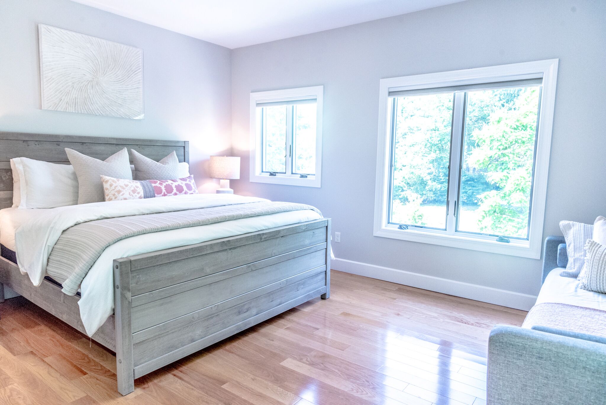 Great Natural light in this room!